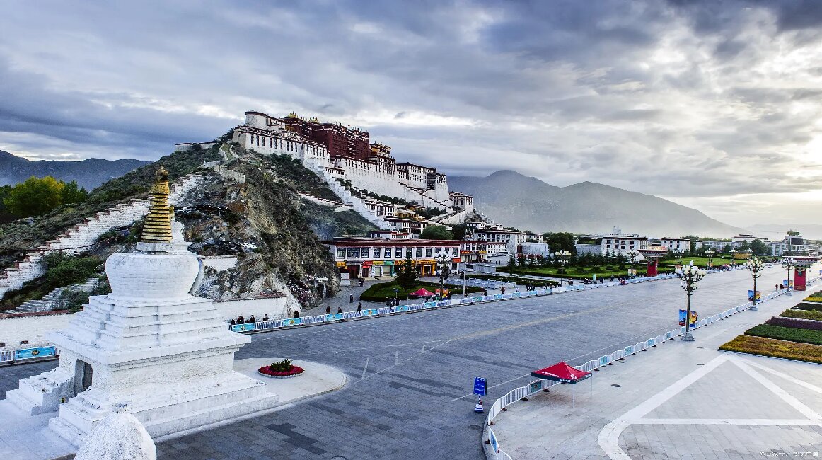 The Potala Palace: A Cultural and Scenic Tapestry