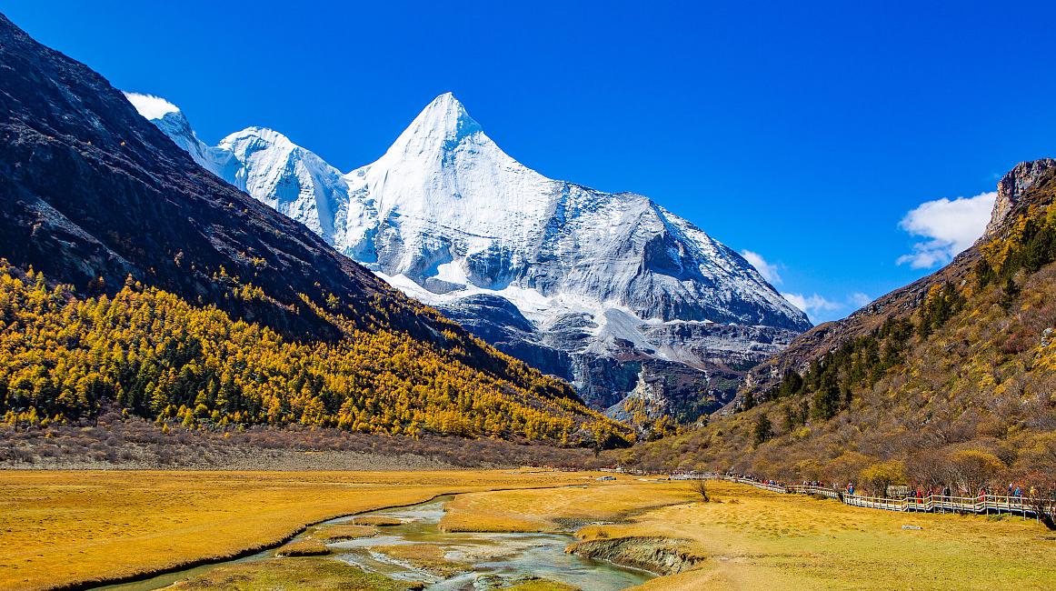 Exploring the Enchantment of Daocheng Yading: The Last Shangri-La