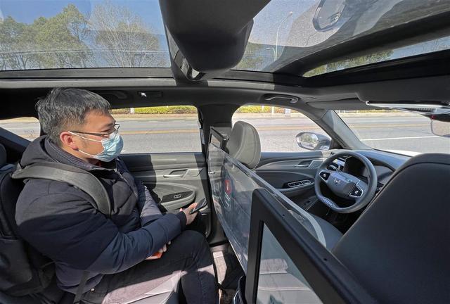 Super cheap robotaxi rides spark widespread anxiety in China