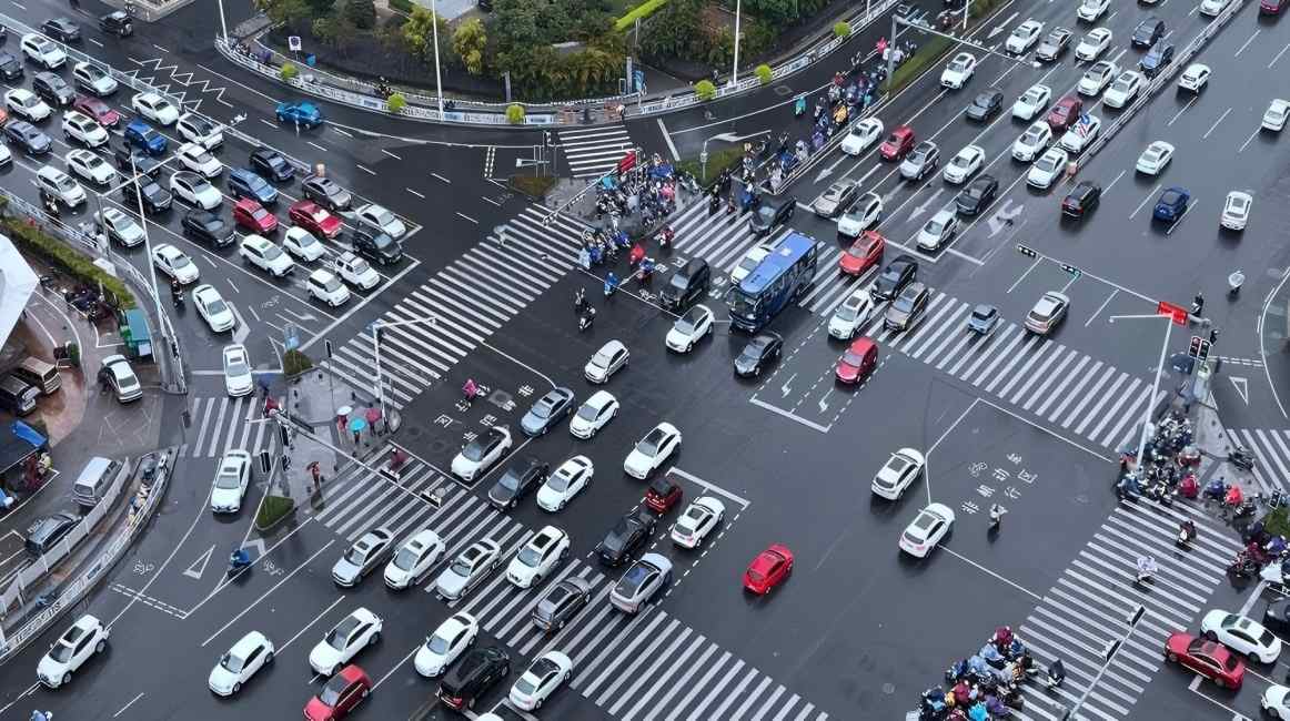 Is China's urban road network overloaded?