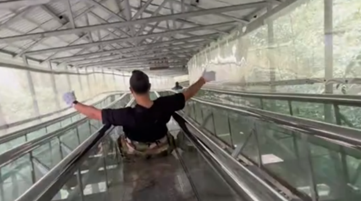 The Experience of Checking in at the World's Highest Glass Bridge in China