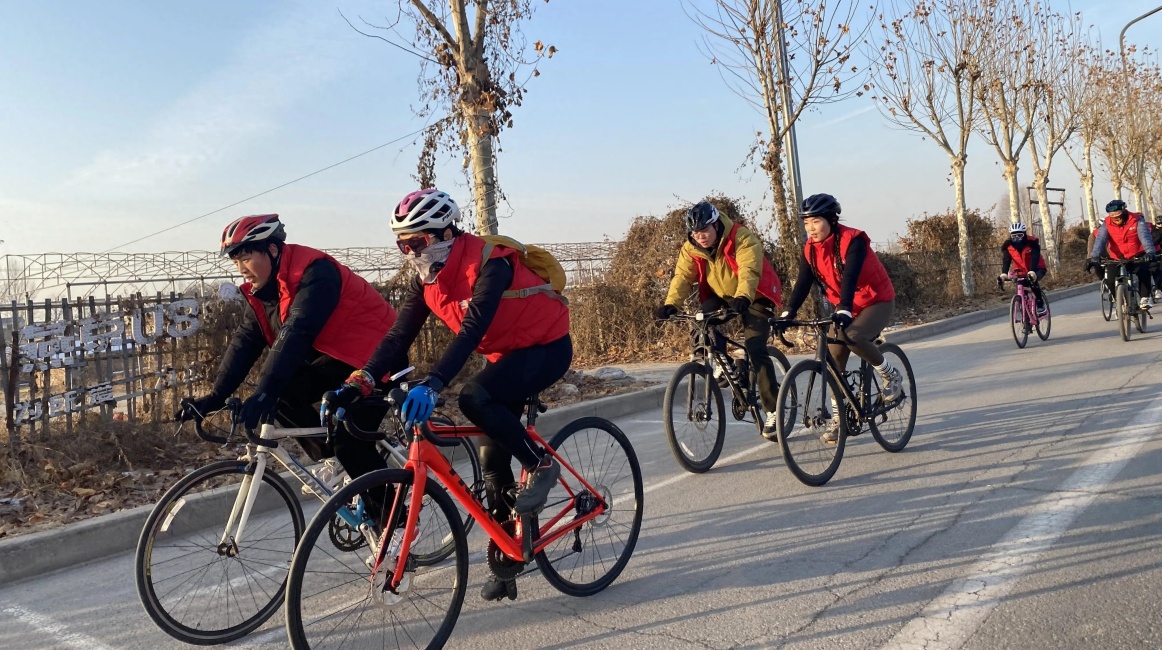 China on Wheels: Cycling Through Mountains and Rivers and Through Time