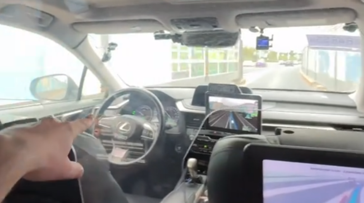 Experience China's autonomous taxi driving