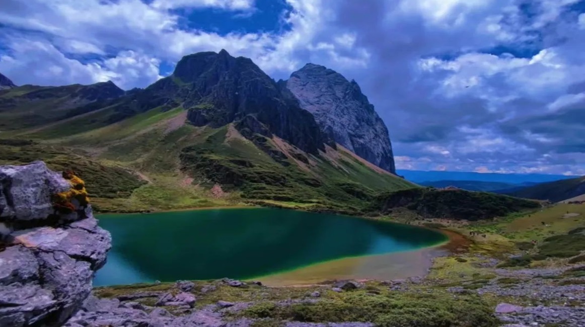 The Enchanting Abujicuo: A Hidden Gem in Shangri - la