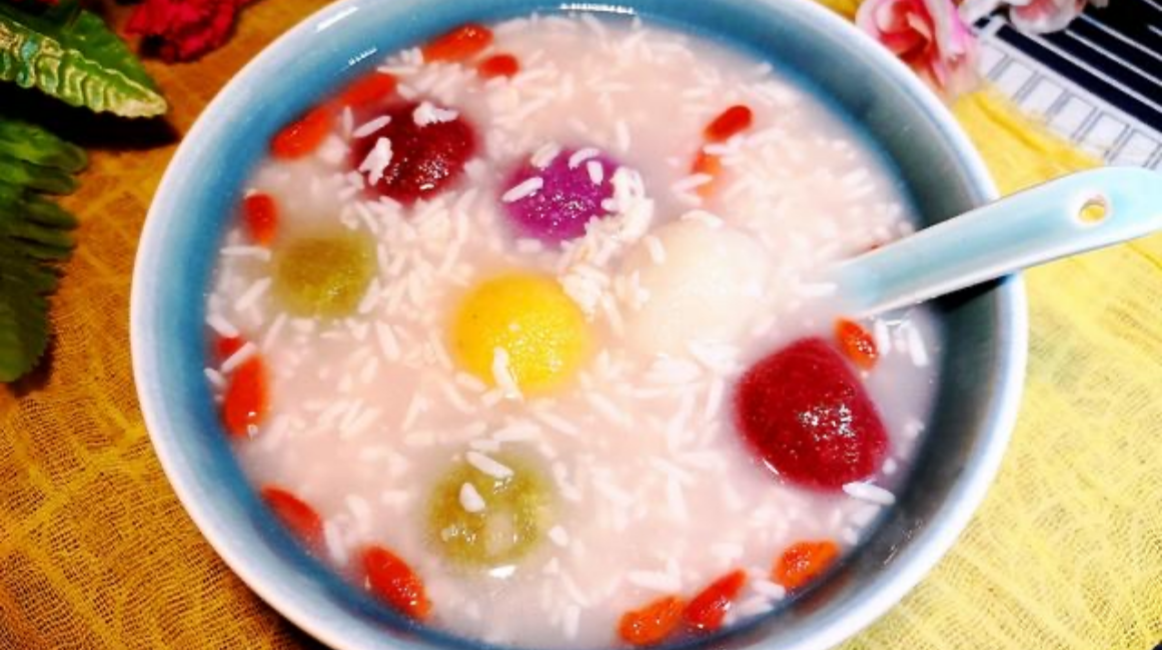 Water Village on the Tip of the Tongue: Fireworks and Poetry in Jiangnan Snacks