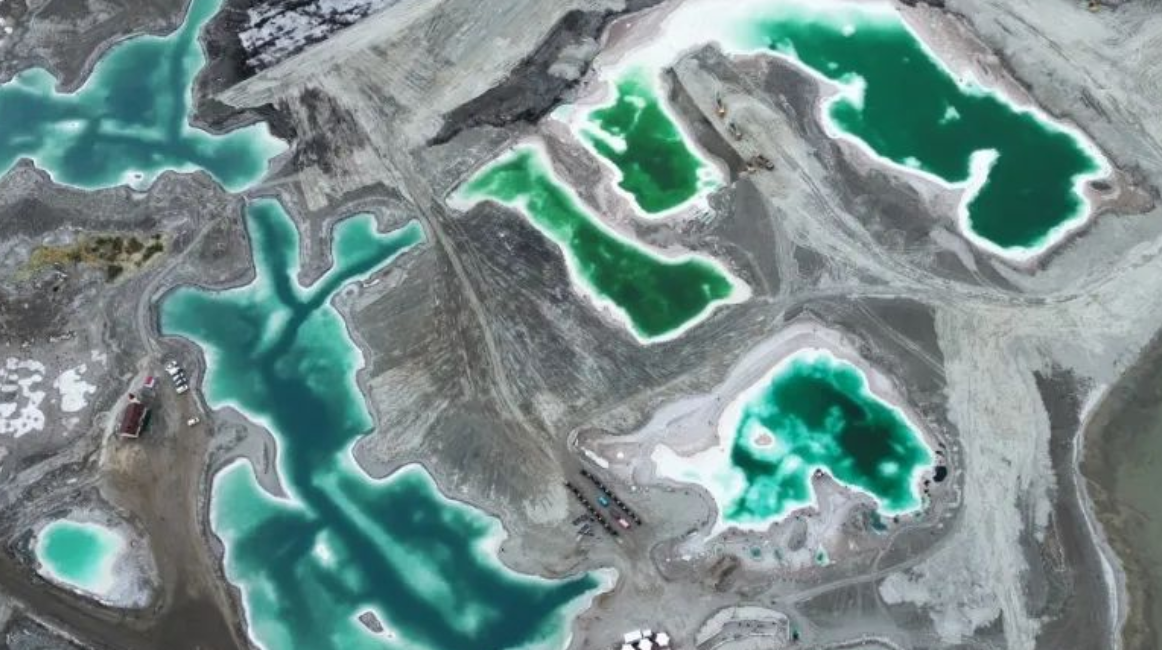 Emerald Lake: China's Hidden Mineral Mirage