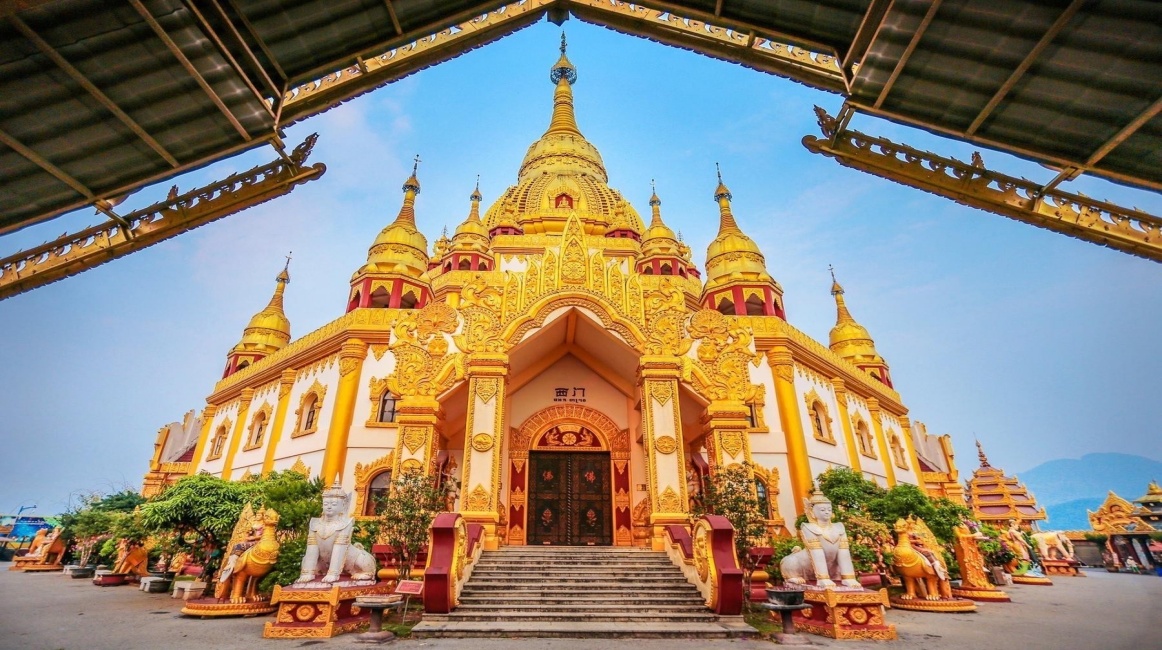Mangshi: Tranquility and Splendor on the Western Border of Yunnan