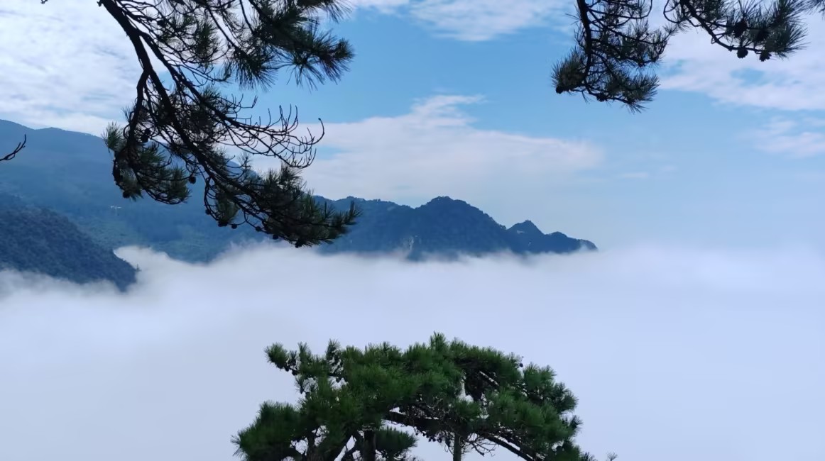 Lushan Mountain: Where Mist-Kissed Peaks Meet Timeless Poetry