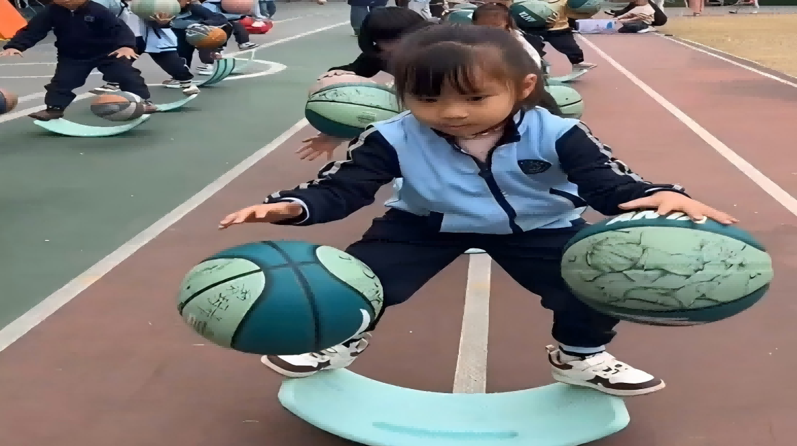 Look at PE classes in Chinese kindergartens