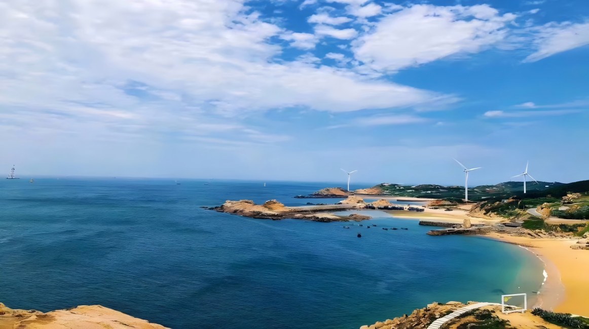 Admiring the Beauty of Pingtan's Mountains and Sea