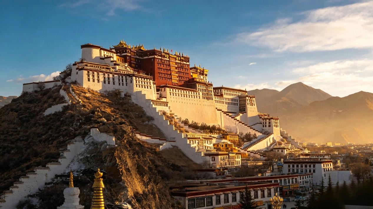 The Pearl of the World's Roof The Potala Palace, a religious monument suspended amidst the clouds