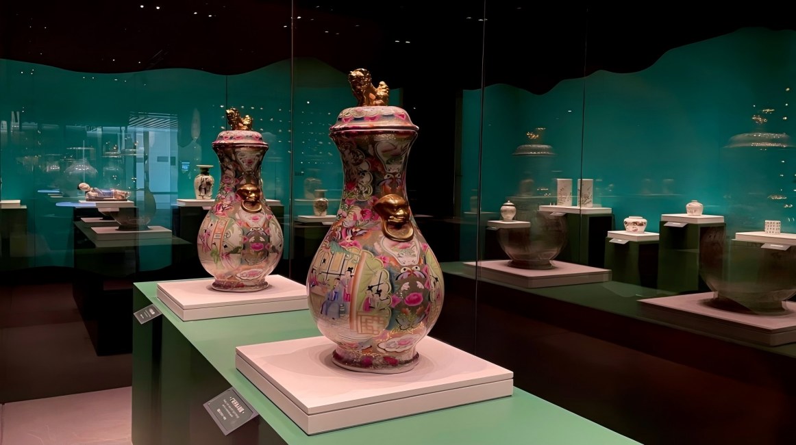 Sculpture forged by fire-Beauty of Zibo Glass