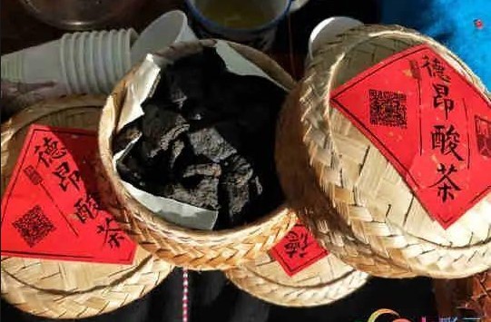 Yunnan De'ang ethnic group's sour tea snacks