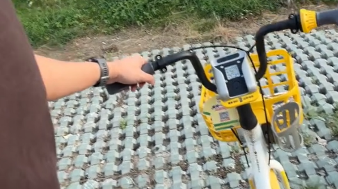l rode a bike for the first time in China!